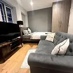 Stylish Modern Studio In West End Zone-2 London